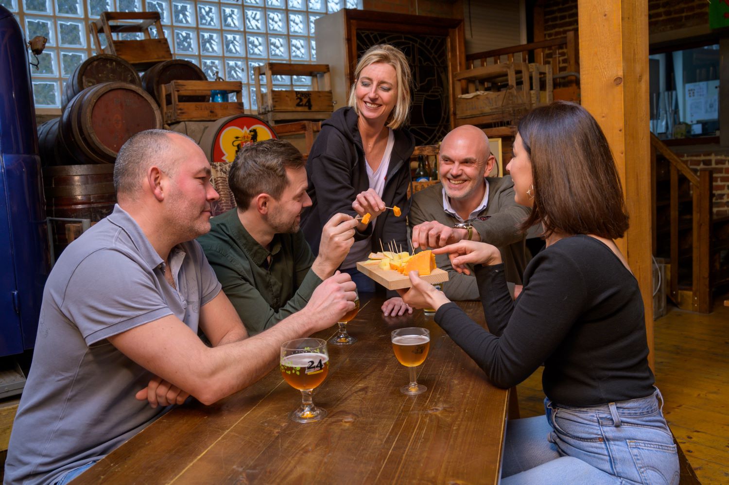 Partage d'une bière entre ami.e.s