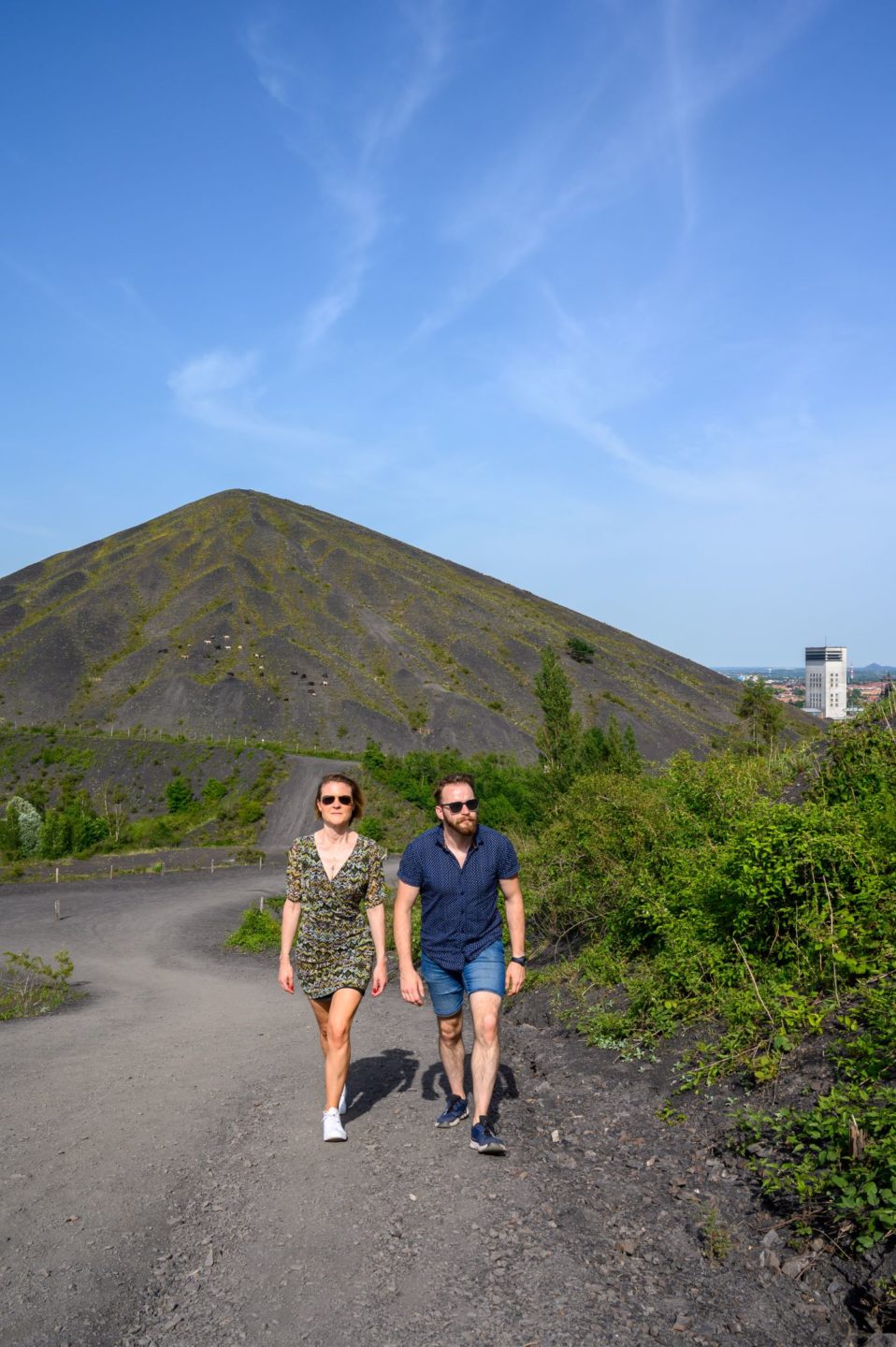 Se balader sur les terrils jumeaux de Loos-en-Gohelle au pied de la Base 11/19 inscrite au Patrimoine mondial Unesco