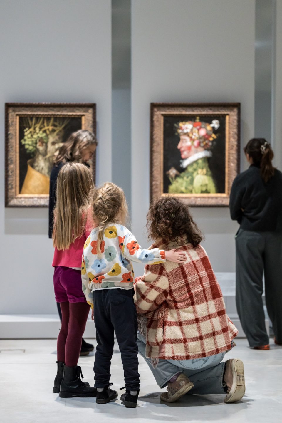 Famille dans la Galerie du temps du Louvre-Lens