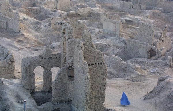 L'avenue Jodi Mayuan, à Kaboul, totalement détruite lors de la guerre civile qui sévit entre 1992 et 1996. 
©Eric Bouvet 