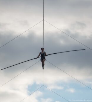 Traversée entre les terrils par Basinga ©Antoine Repessé